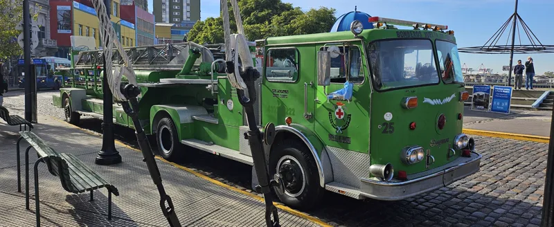 Unidad Escalante articulada Seagrave Móvil 25 de Bomberos Voluntarios Vuelta de Rocha